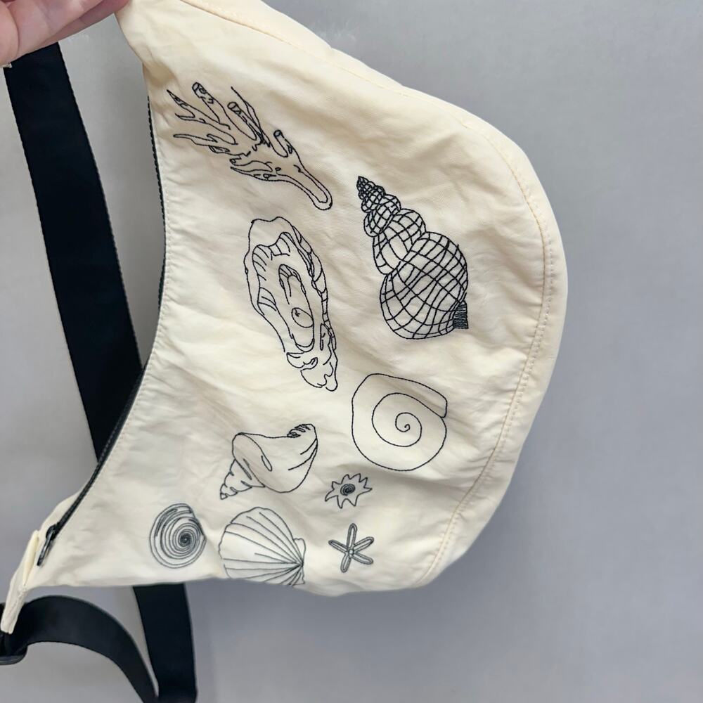 Baggu Medium nylon crescent bag in Embroidered Shells crossbody adjustable NWT - Picture 8 of 16